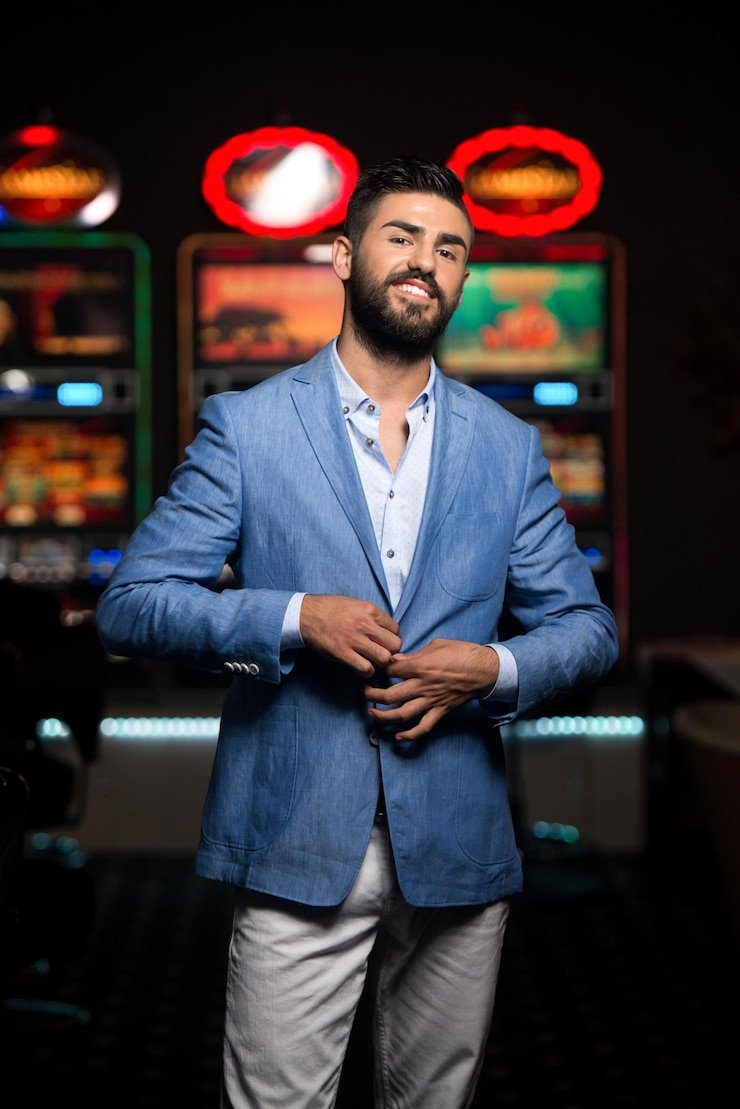 Aplikasi raksasawins di layar smartphone Android dengan menu sportsbook dan live casino